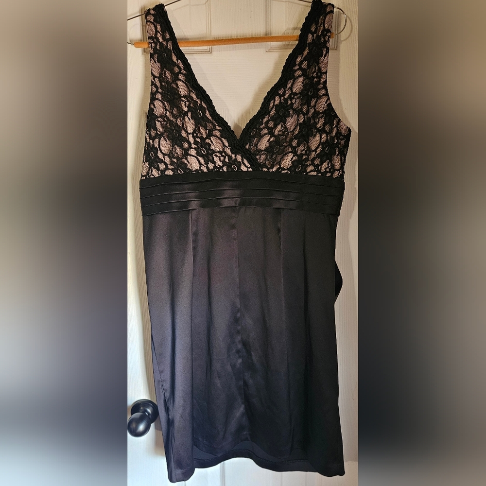 DRESSBARN COLLECTION Black Lace Overlay Sizeleevess Holiday Cocktail Dress 16 - Picture 3 of 8